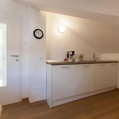 Haus Kuen Apartment *